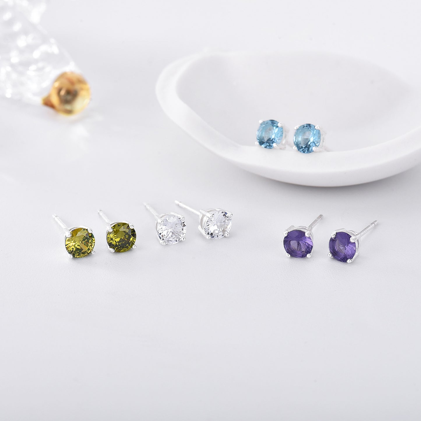 925 Sterling Silver High-grade Niche Zircon Stud Earrings