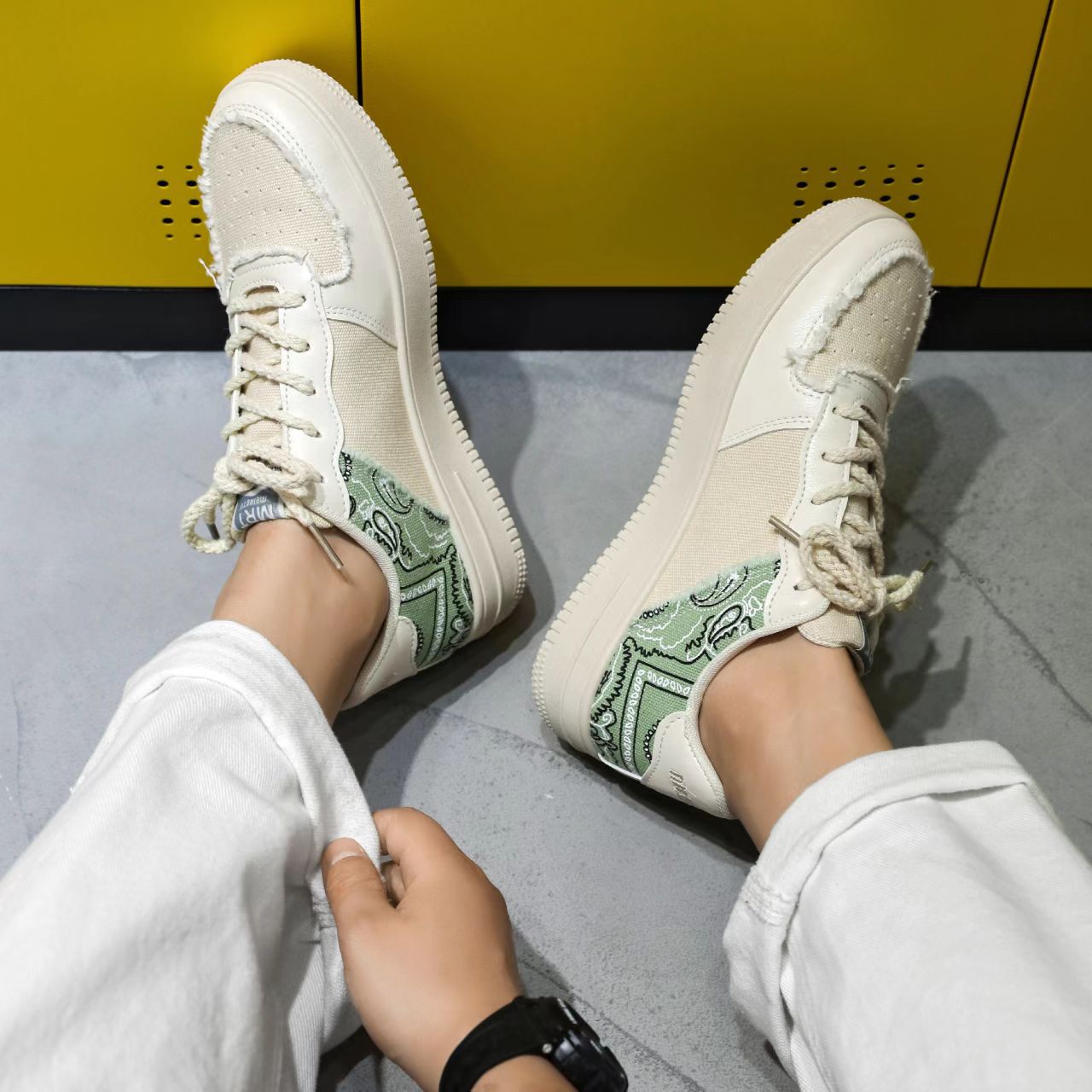 All-match College Cashew Flower White Shoes